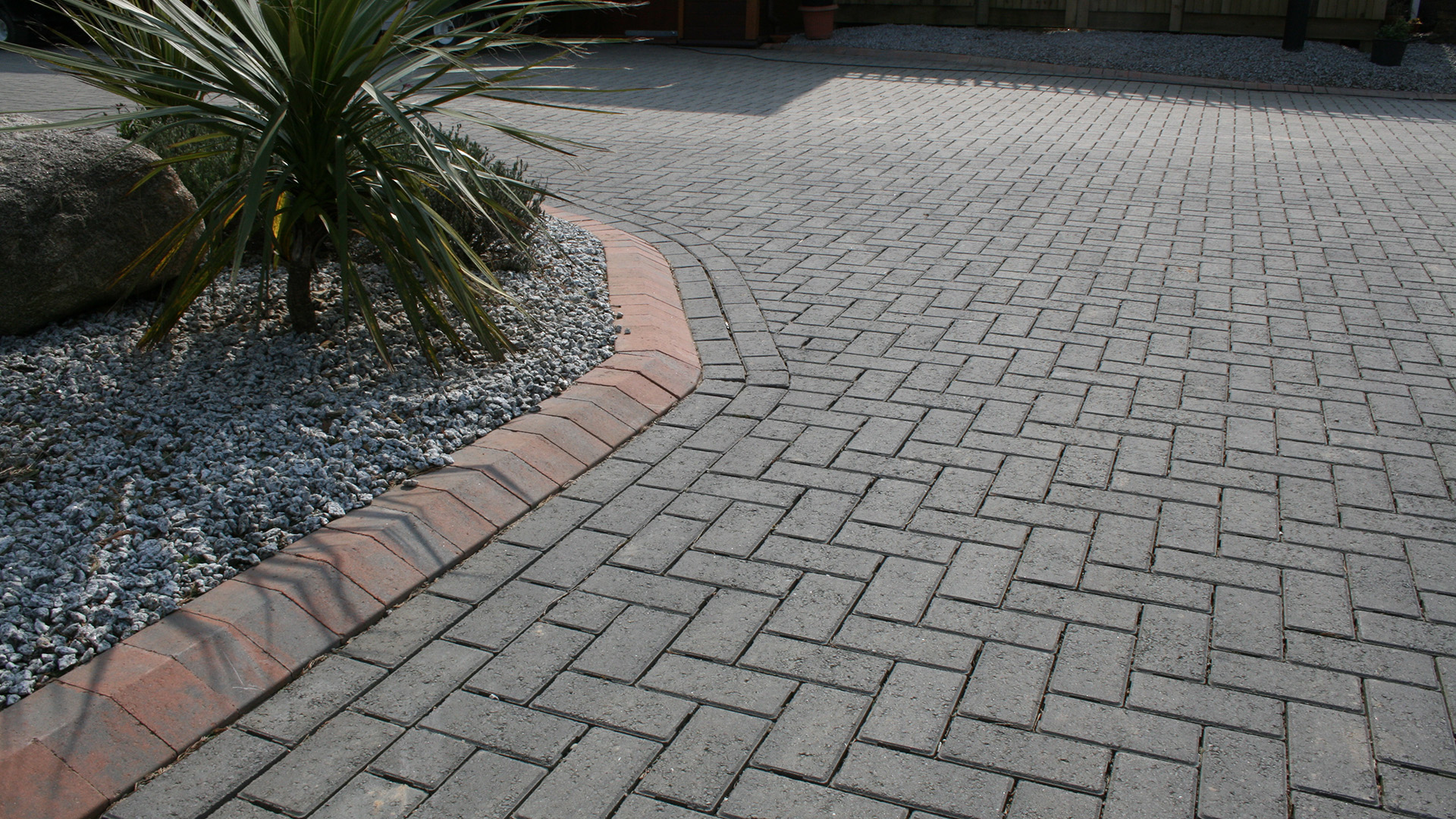 ENTRANCE PAVING